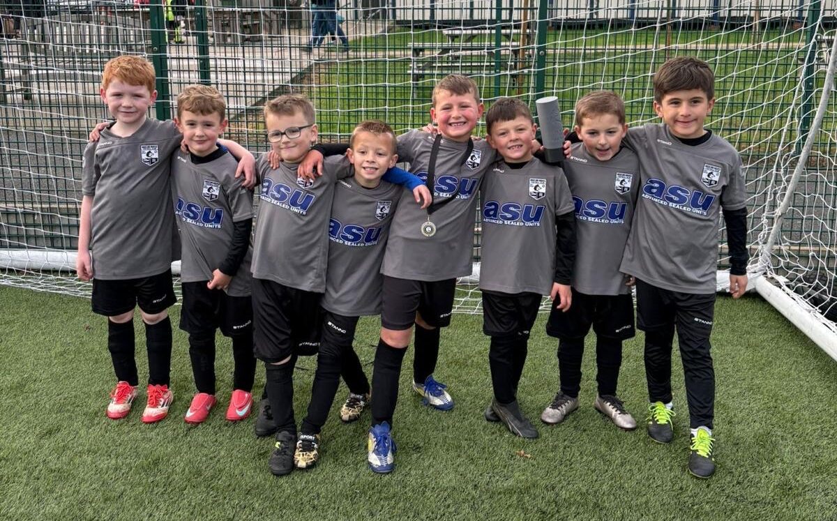 Advanced Sealed Units are now the shirt sponsors of Wickford Wolves U7s